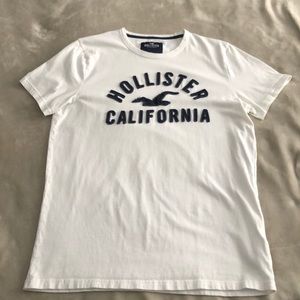 white hollister t shirt